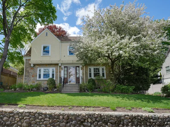54 Elizabeth Rd, Belmont, MA 02478