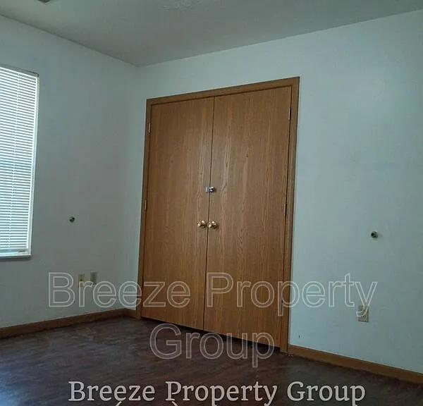 911 Hawthorne St — Photo 12