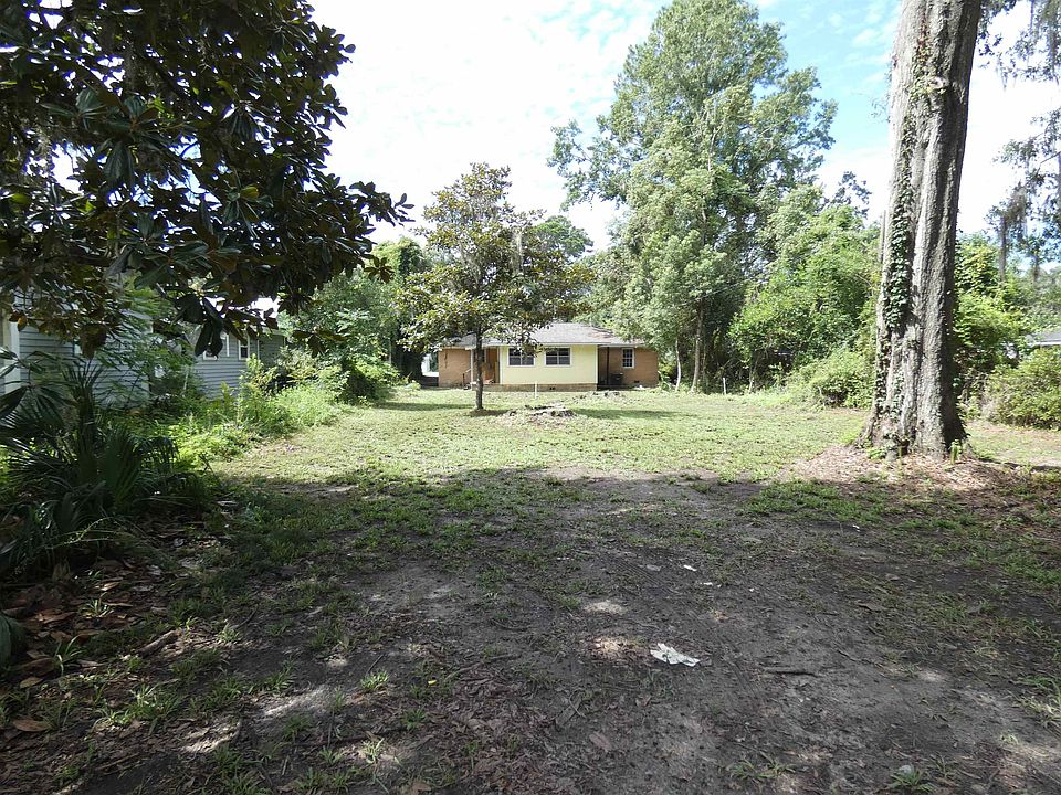 1st image of E Dogwood St