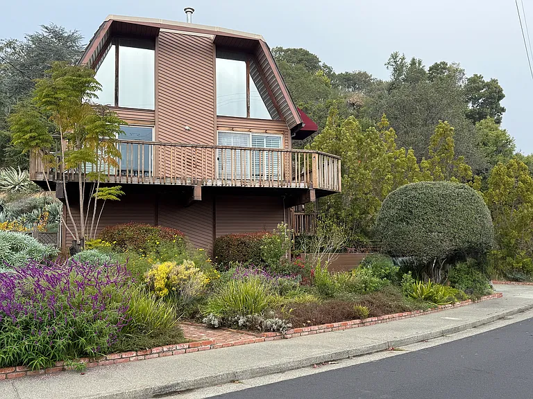 76 Dominican Dr — Photo 1