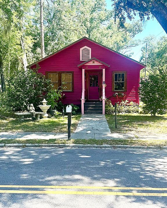 1st image of 417 Black St