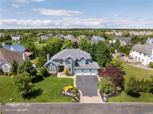 38 Island Trail, Mount Sinai, NY 11766