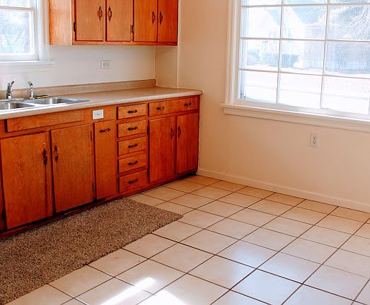 4th image of 808 N Avon Ct