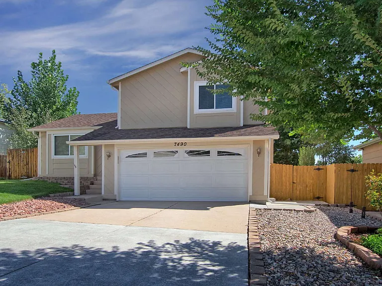 7490 Churchwood Cir — Photo 2