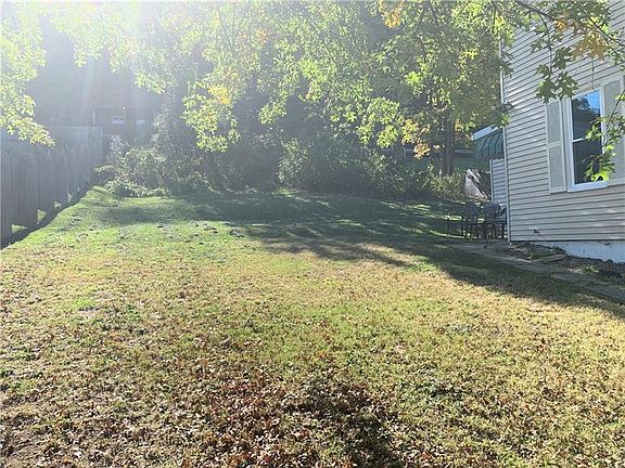 4th image of 2324 Locust St