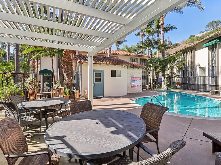 La Jollan Townhomes — Photo 68