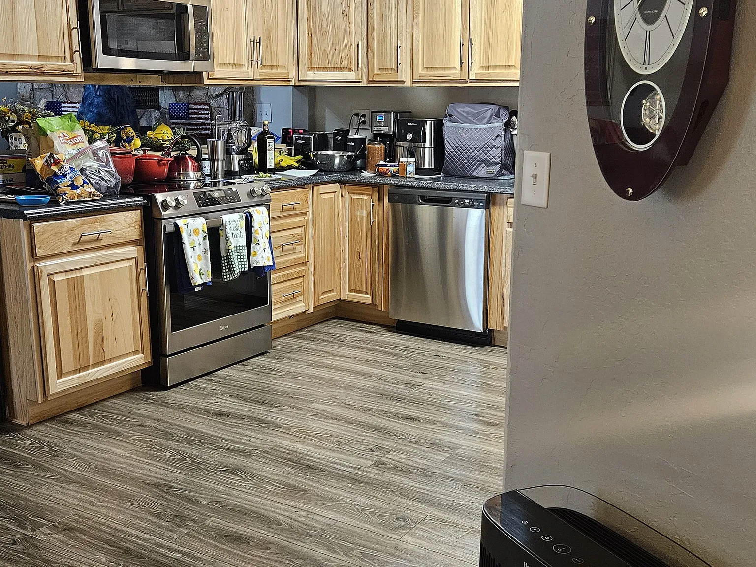 3 bed, 2400 sqft, $2,900 — Photo 2