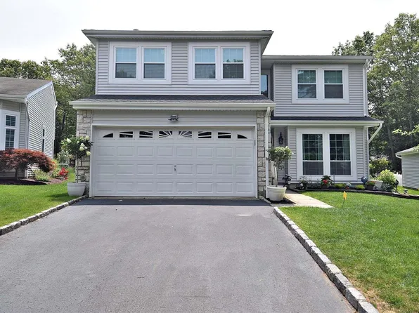 246 E Fairfield Drive #246, Holbrook, NY 11741