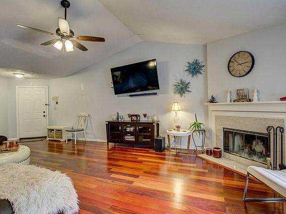 3rd image of 2097 Clareglen Ct Unit 302