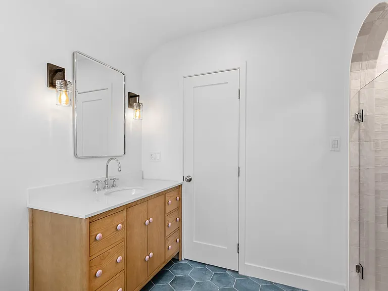 1020 Carol Dr — Photo 26