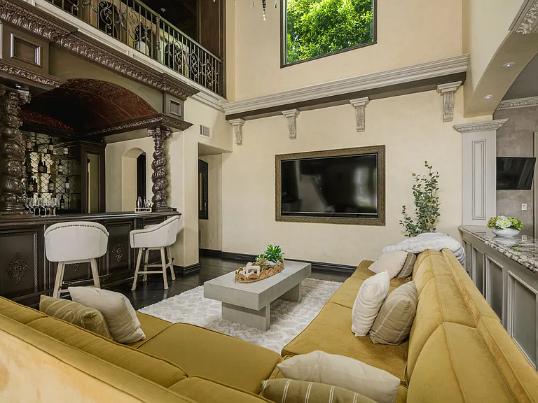 4701 Los Feliz Blvd — Photo 10