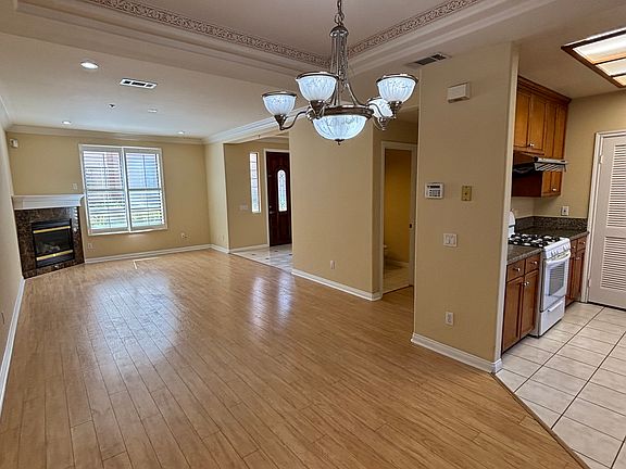 2nd image of 46 S Roosevelt Ave Unit 4