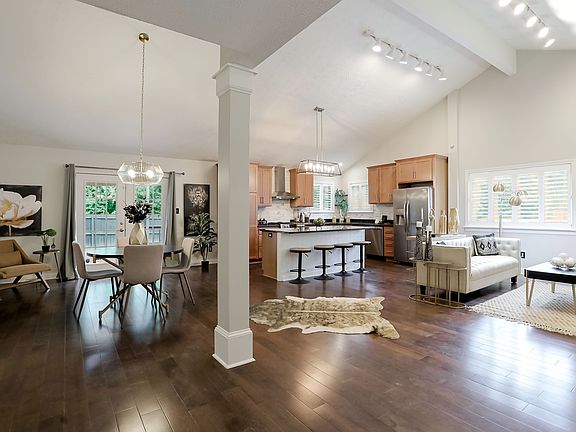 5th image of 1120 Fox Hill Dr