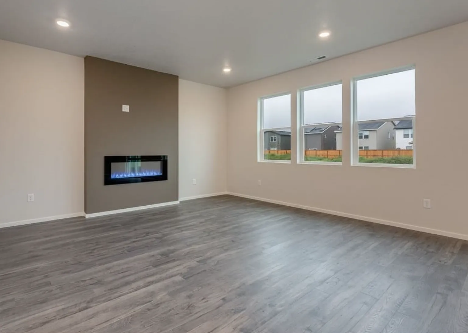 4 bed, 2.5 bath, 2332 sqft, $3,100 — Photo 3