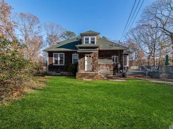 1775 Point Pleasant Rd, Mattituck, NY 11952