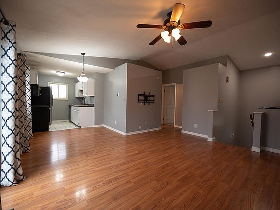 2nd image of 1122 Blue Jay Dr