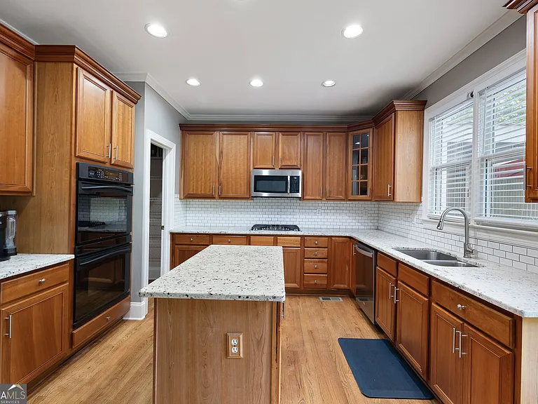 227 Oakwind Pte — Photo 10