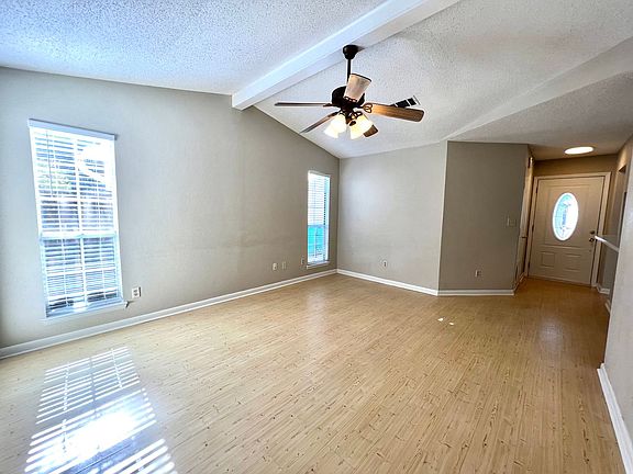 3rd image of 126 Meadowbrook Ct