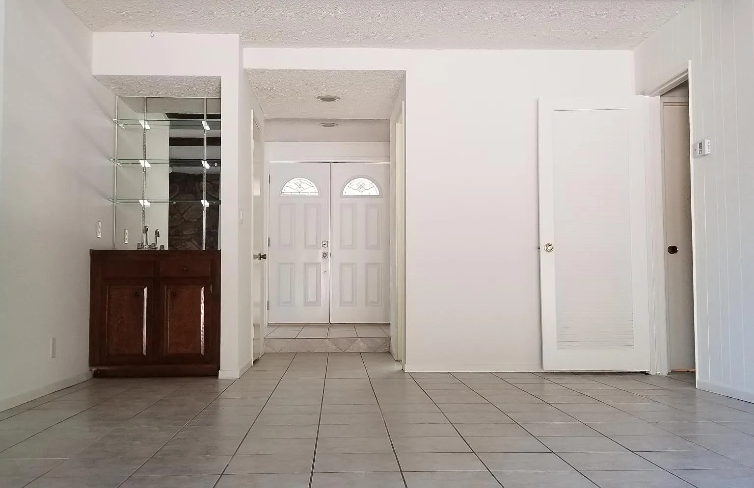 4 bed, 2.5 bath, 2000 sqft, $4,650 — Photo 3