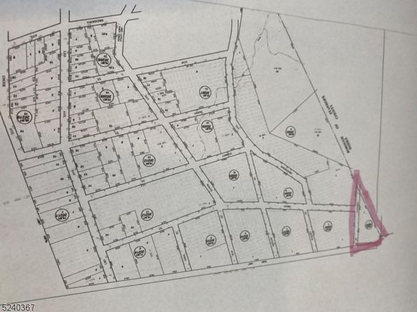 4 Chestnut St, Hopatcong Boro, NJ 07874