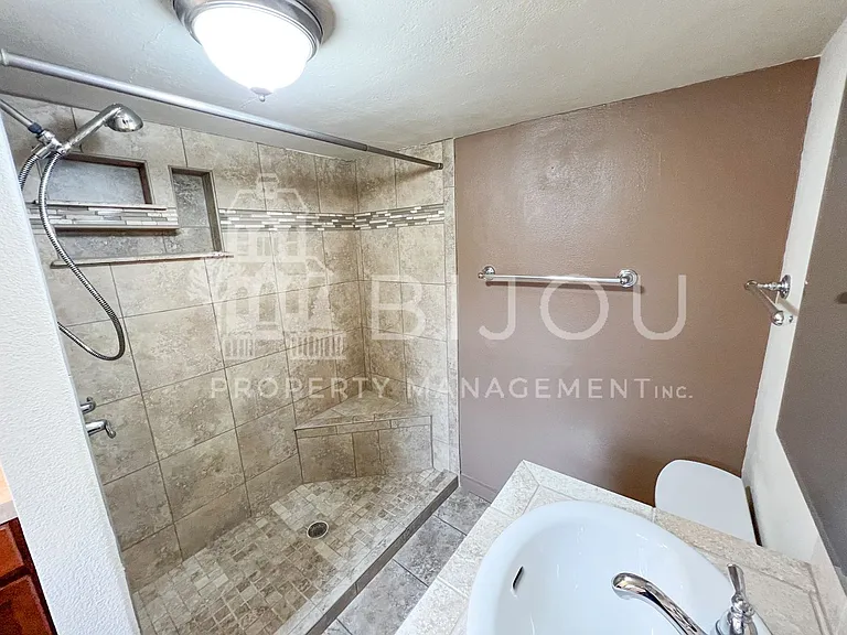 523 E Kiowa St — Photo 10