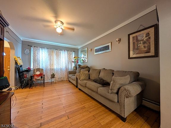 4th image of 203 Lake St