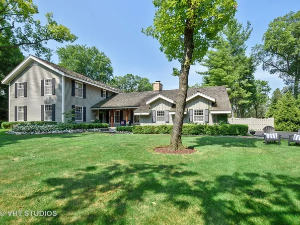 114 N Old Oak Dr, North Barrington, IL 60010