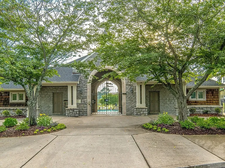 721 Braemere Dr — Photo 24