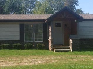 5132 Sheridan Rd, Vassar, MI 48768