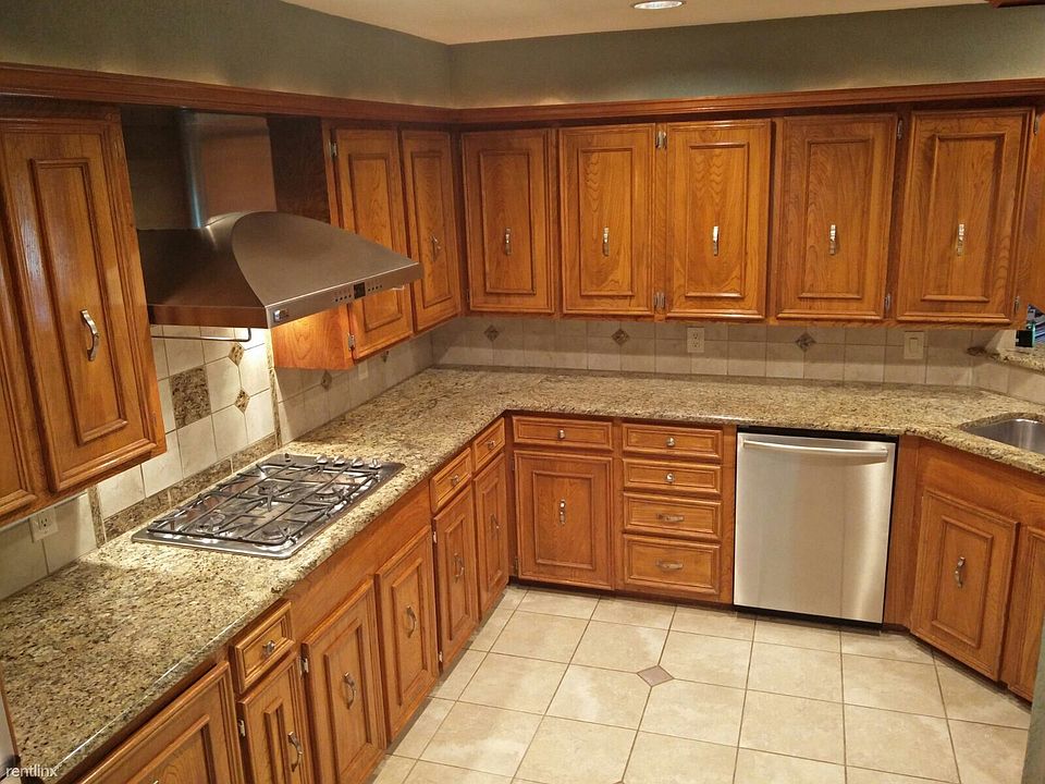 1st image of 601 Sheffield Dr