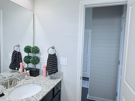 5th image of 105 Hidden Garden Dr