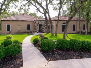 590 Oak Bluff Dr, Crossroads, TX 76227
