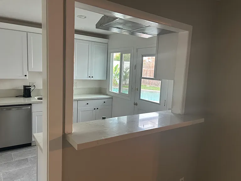 299 Robinhood Ln — Photo 3