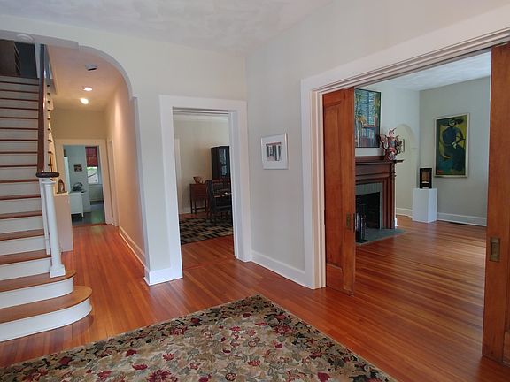 5th image of 710 Shirley Ave
