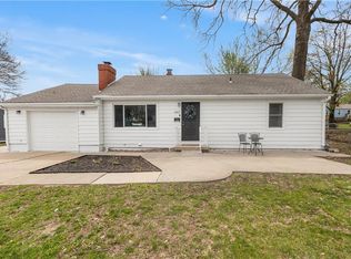 1007 NE 67th St, Gladstone, MO 64118