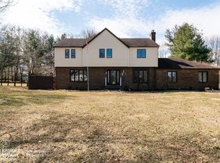 24 Horseshoe Dr, Flemington, NJ 08822