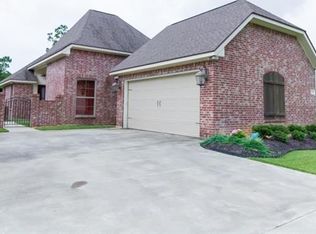 1745 Pelican Dr, Westlake, LA 70669