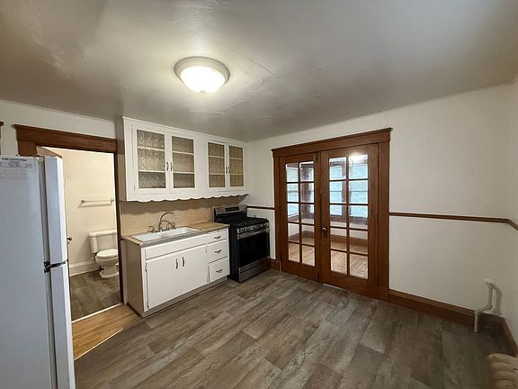 3rd image of 1528 Laurel Ave APT 3