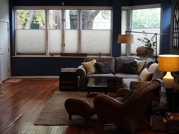 2nd image of 2321 N Oakley Ave APT 1