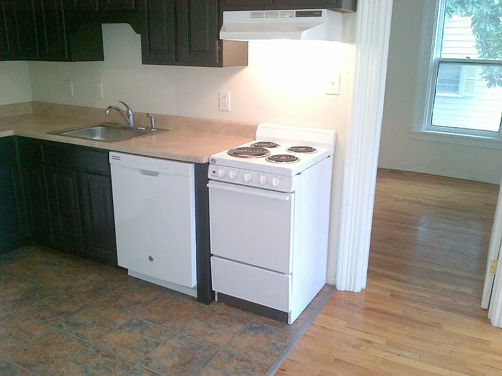 38 N Ferry St — Photo 4