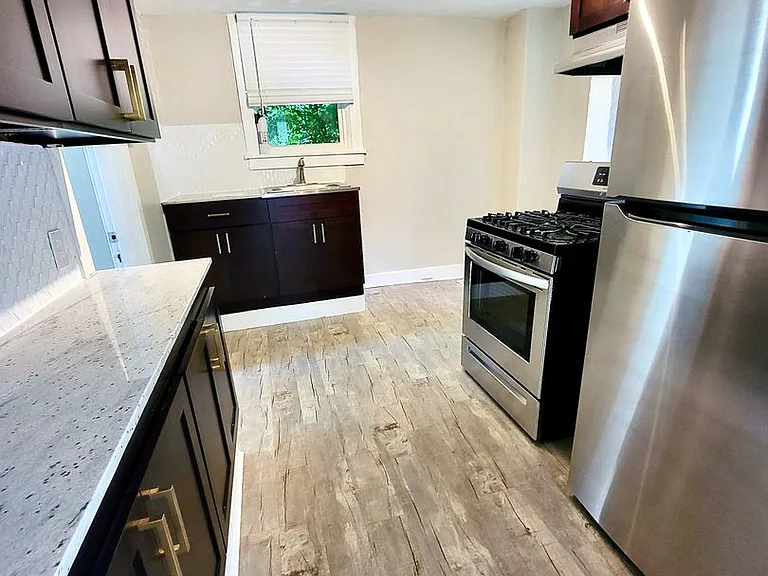 748-758 Shady Dr E — Photo 4