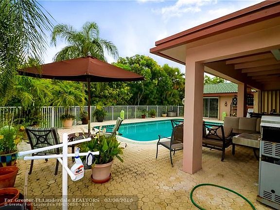 4th image of 10940 NW 24th St