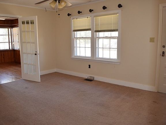 4th image of 441 Williamsburg St