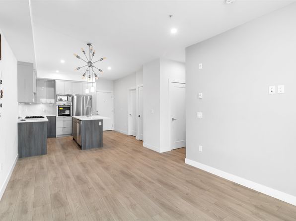 2 bedroom rental in Surrey — photo 6