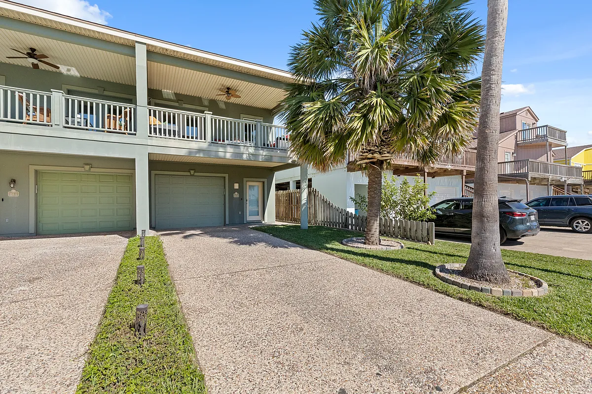 Building Photo - 124 E Acapulco St #B