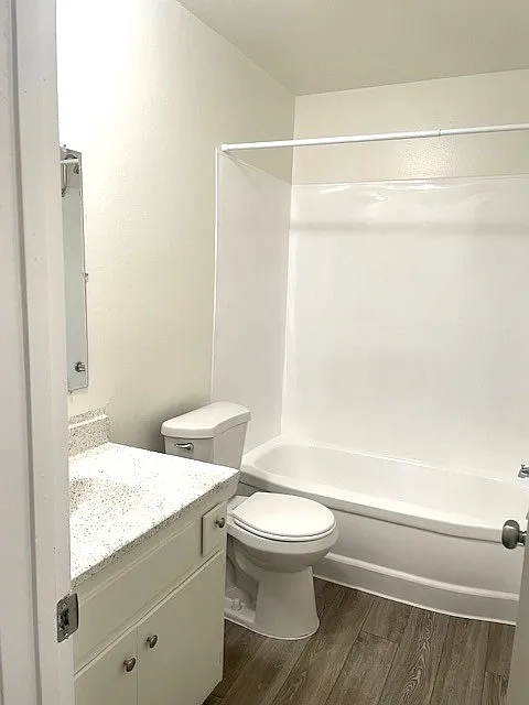Bella Vista Apartment Homes — Photo 3