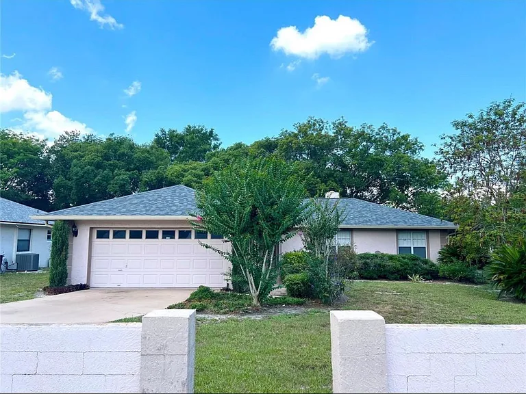 8008 Eden Park Rd — Photo 1