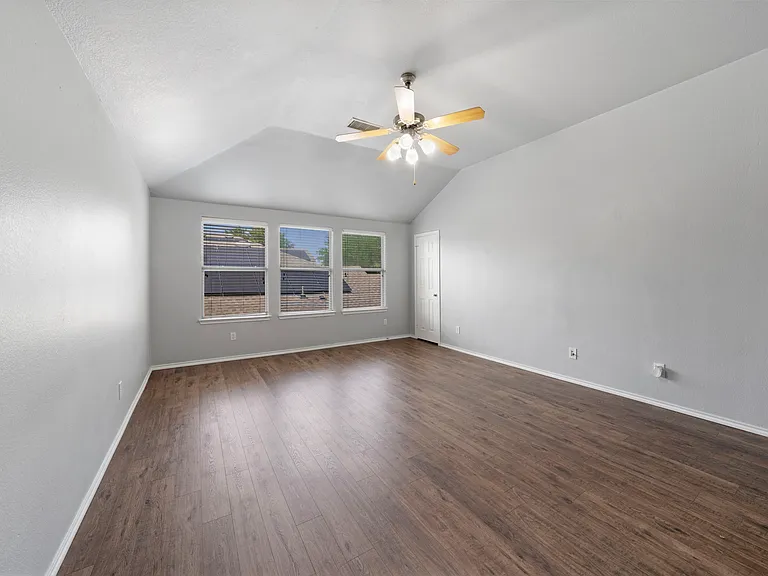 2105 Arthur St — Photo 17