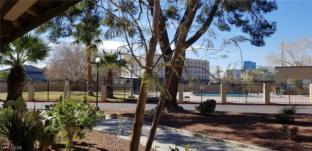 2 bed, 2.0 bath, 1422 sqft, $1,254 — Photo 3