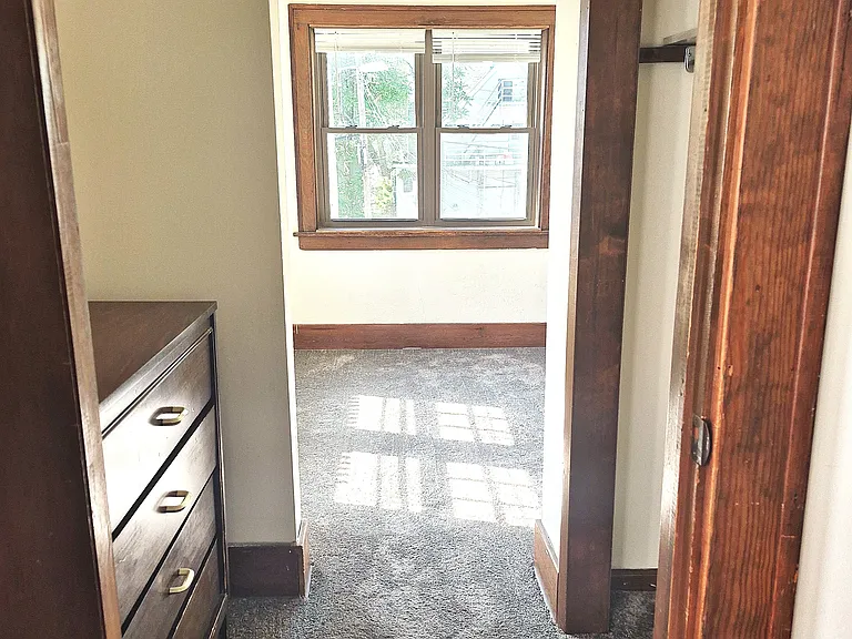 2 bed, 1.0 bath, 700 sqft, $990 — Photo 2